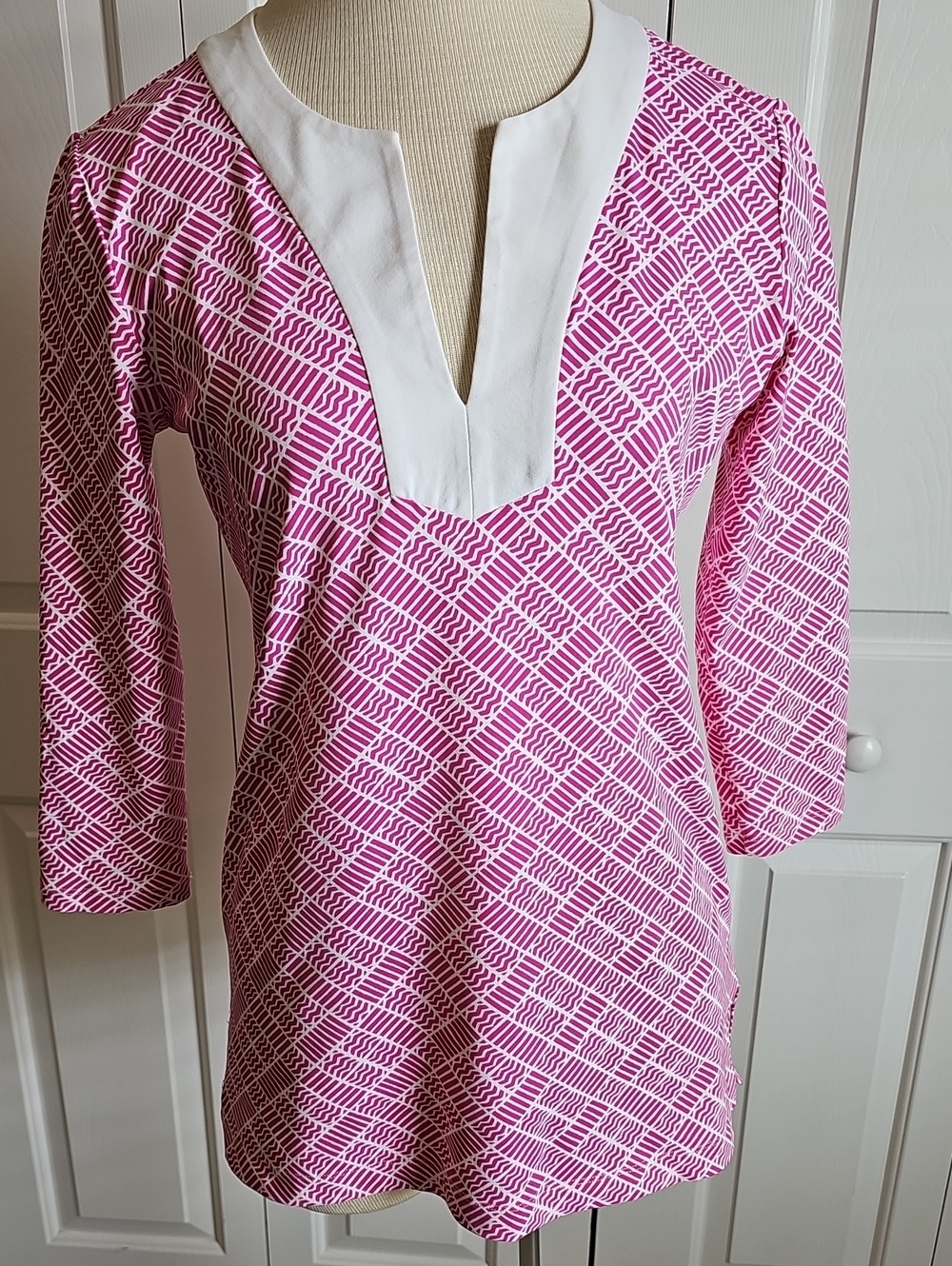 J.McLaughlin Catalina Tunic Top Womens Sz XS Pink White Geometric Nylon Spandex